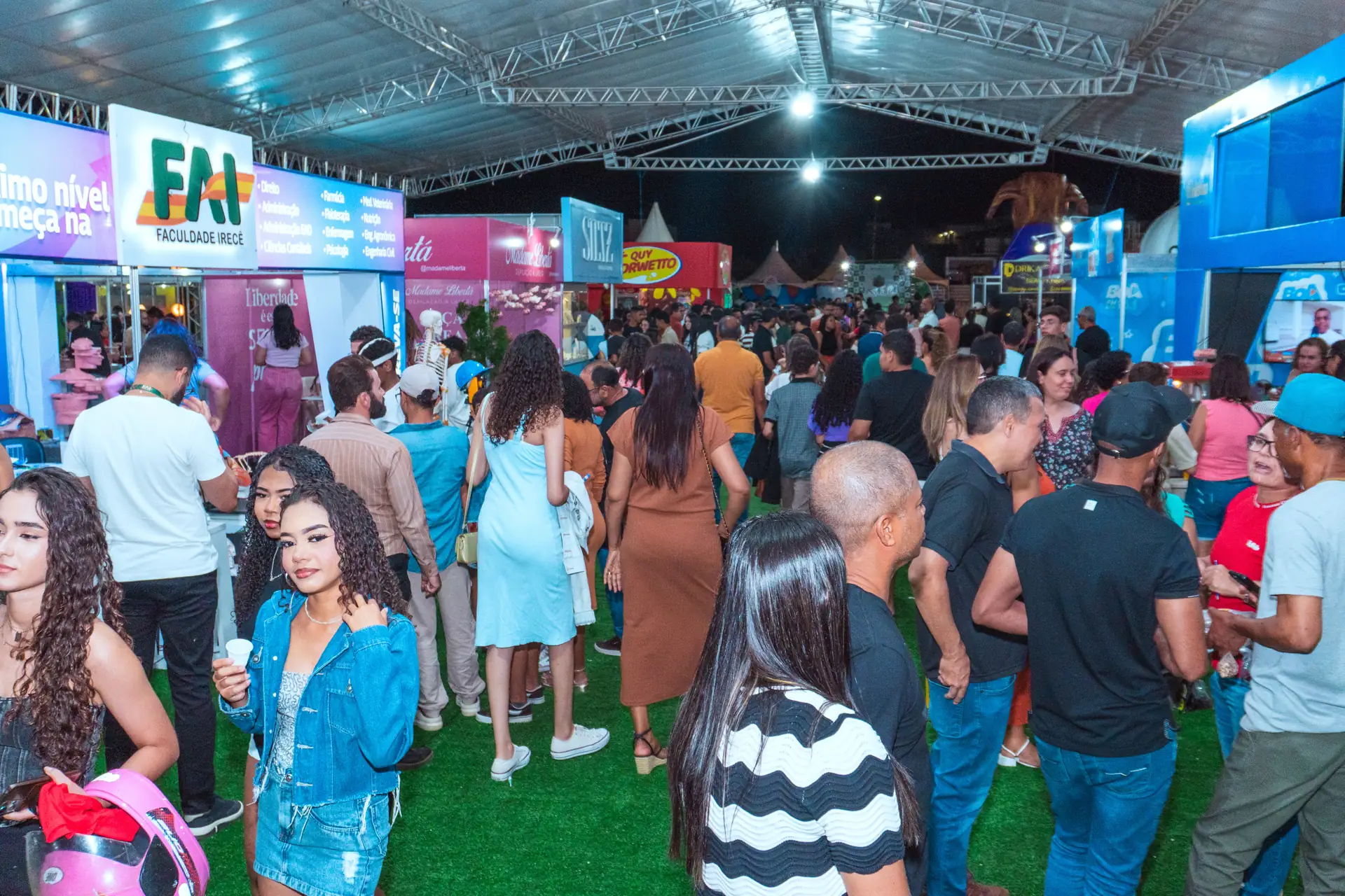 Público nos pavilhões da FERNACC